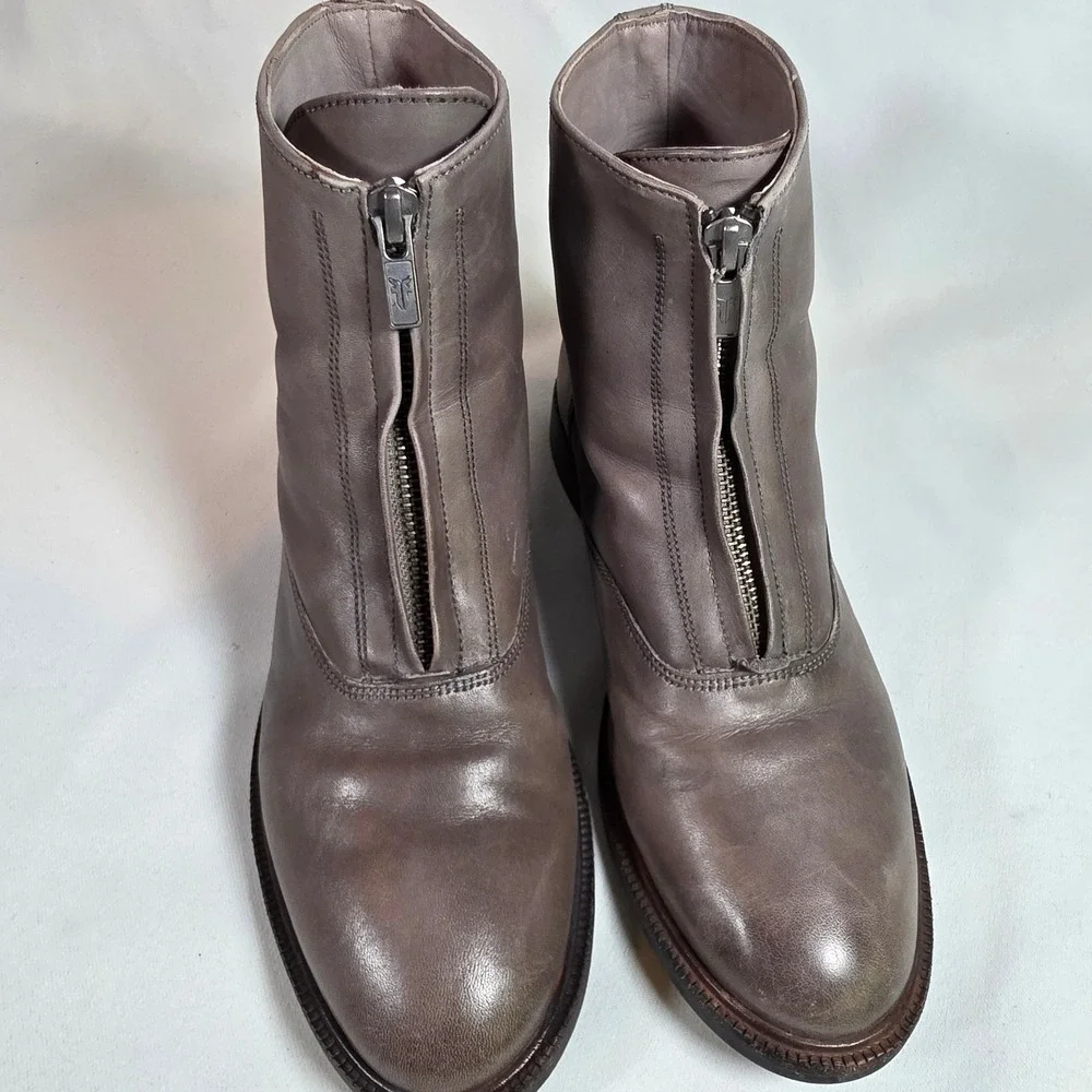 FRYE Kelly Women's 8 Gray Leather Front Zip Ankle Boots Moto Minimalist